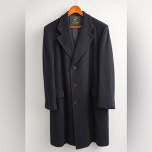 Vintage Hart Schaffner Marx 100% cashmere coat in navy blue. 42 R